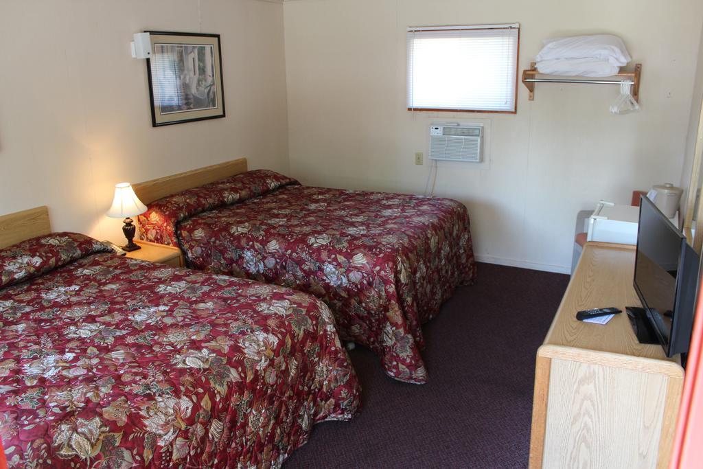 Flamingo Resort On Lake George Diamond Point Стая снимка