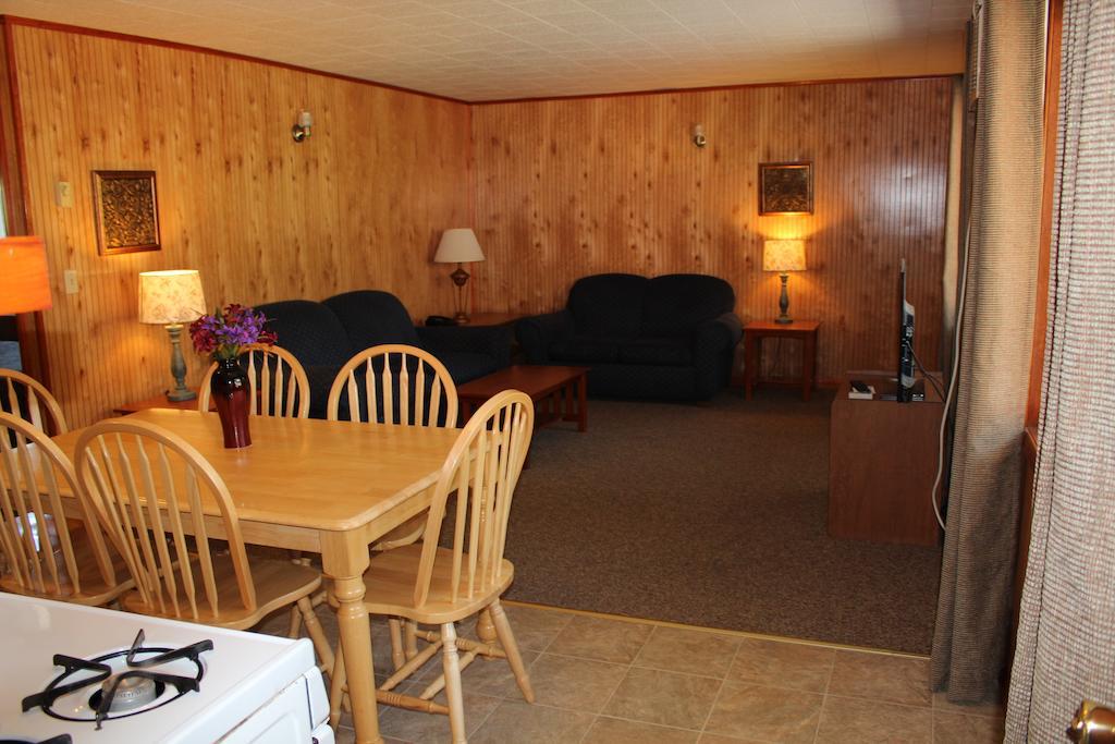 Flamingo Resort On Lake George Diamond Point Стая снимка