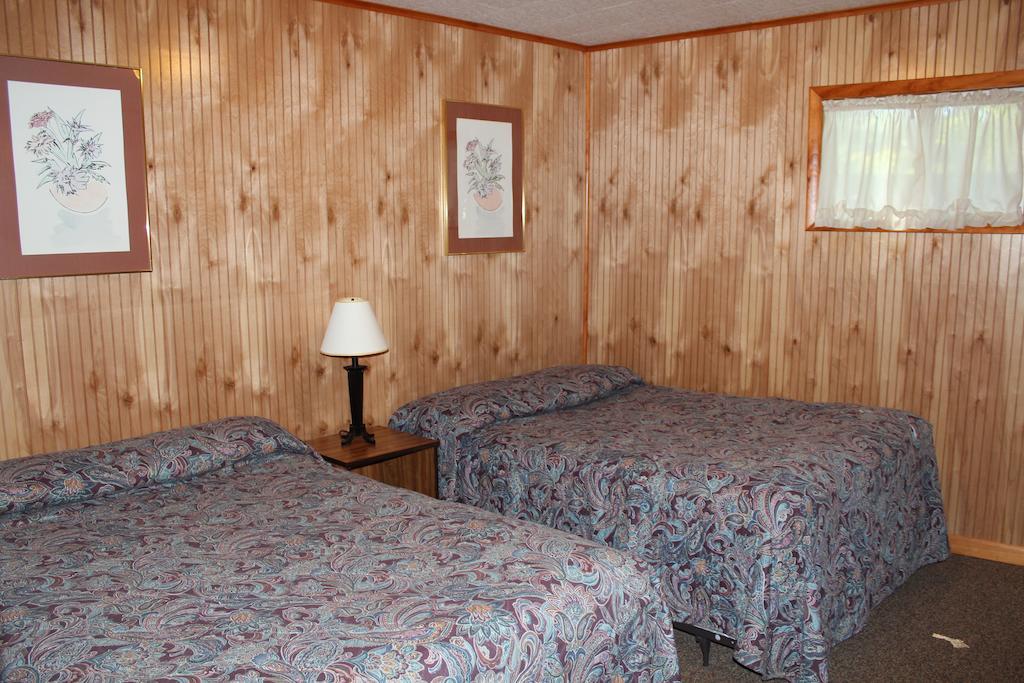 Flamingo Resort On Lake George Diamond Point Стая снимка